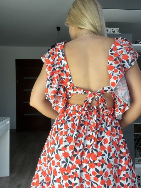 Wakacyjna sukienka koktajlowa na lato w kwiaty Wakacyjna sukienka koktajlowa na lato w kwiaty