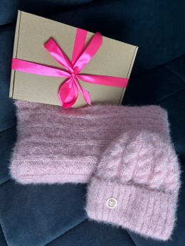 BOX PREZENTOWY KOMPLET czapka i szal Pudrowy róż